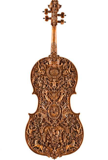 Il violoncello di Galli, esempio di intaglio