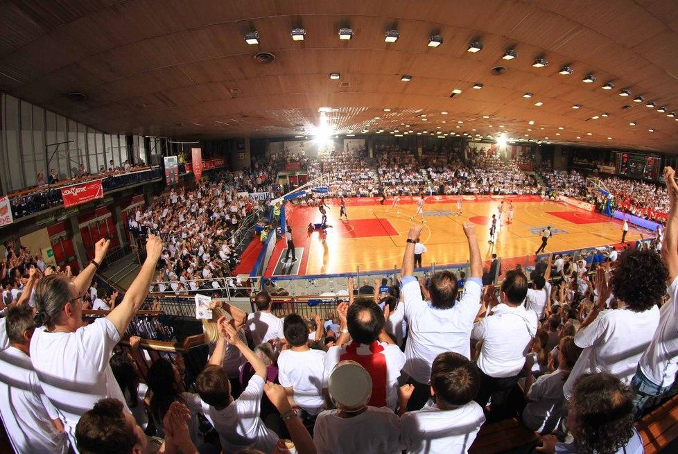 Ancora disponibili 200 biglietti Replica l’iniziativa “all white”