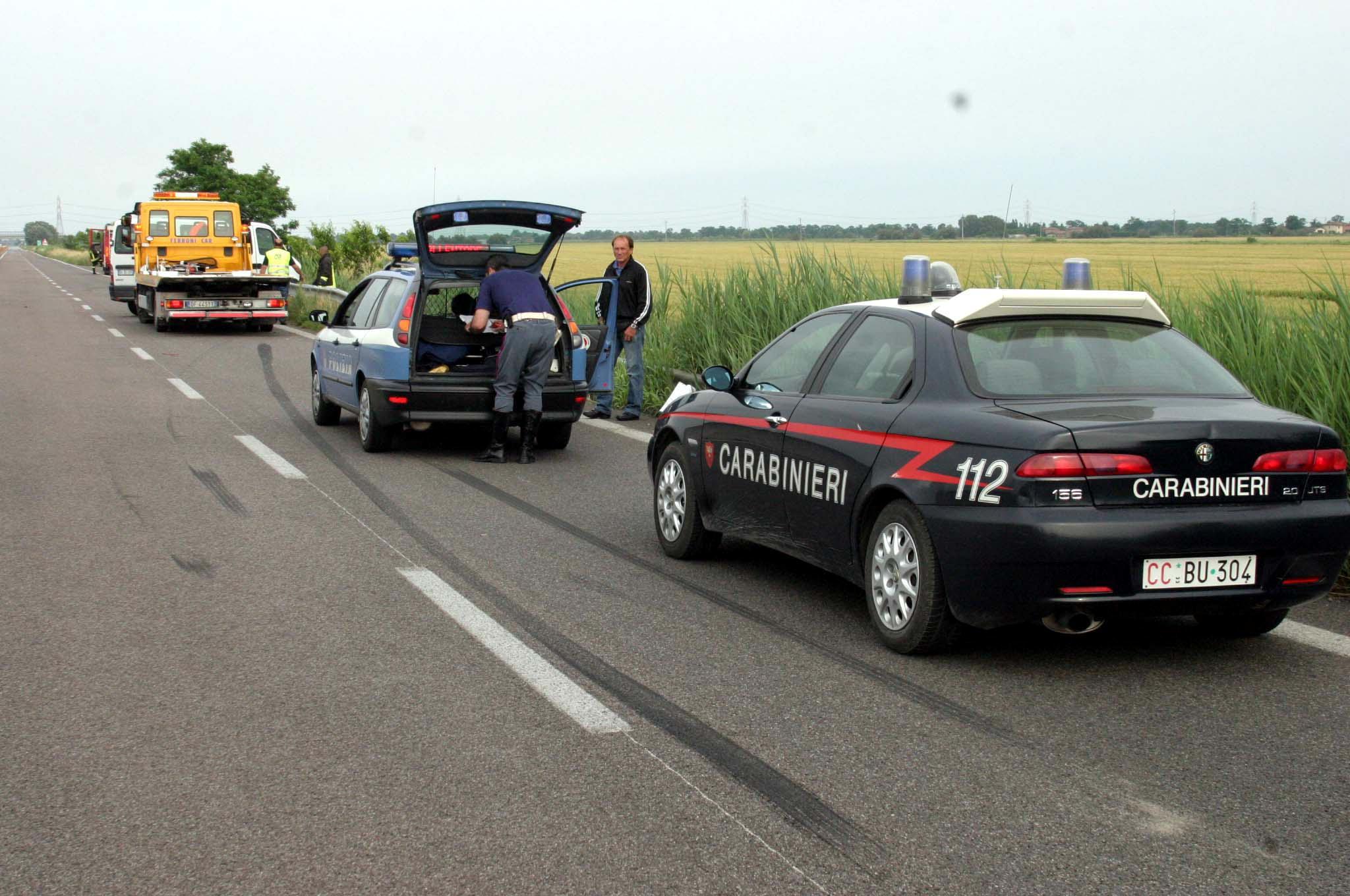 Foto d'archivio, polizia e carabinieri sulla Superstrada