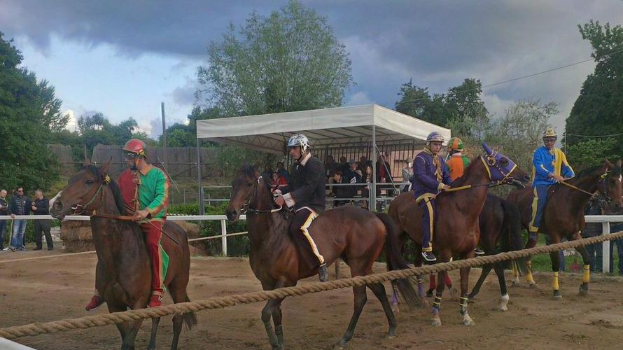 Una batteria della prima prova di giovedì in Buca (foto Sestini)