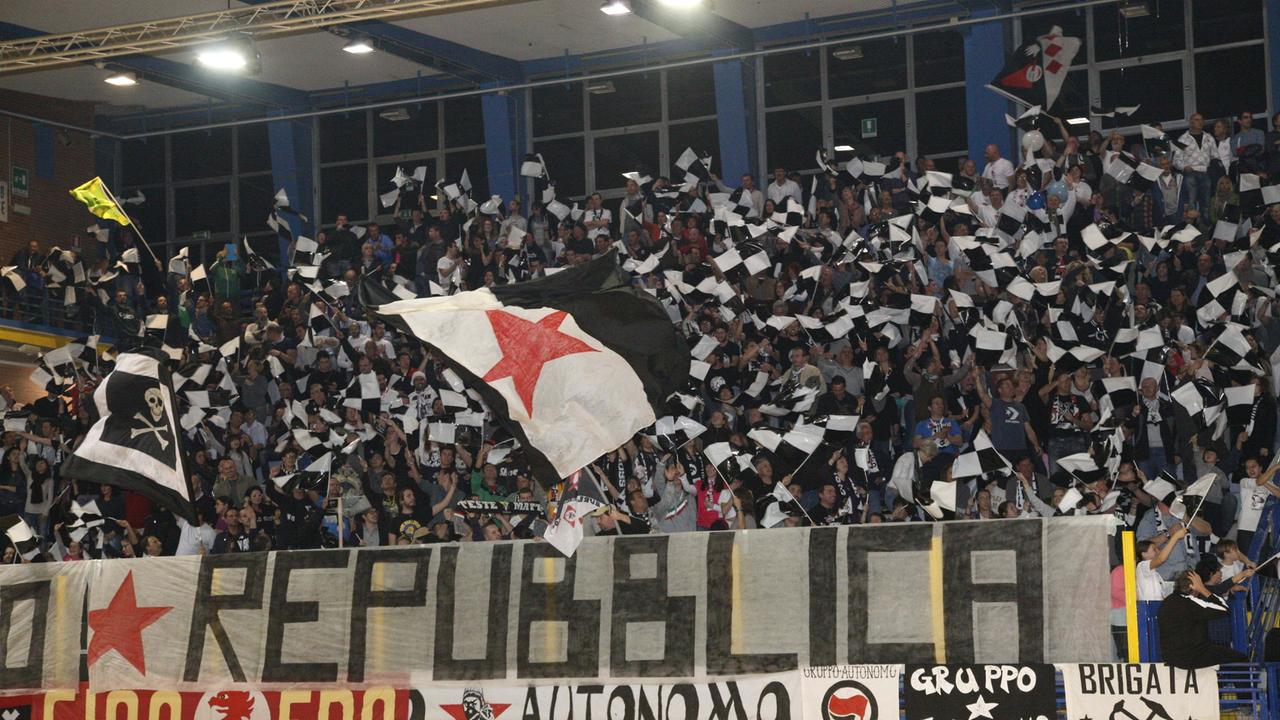 La tifoseria del Cgc Viareggio