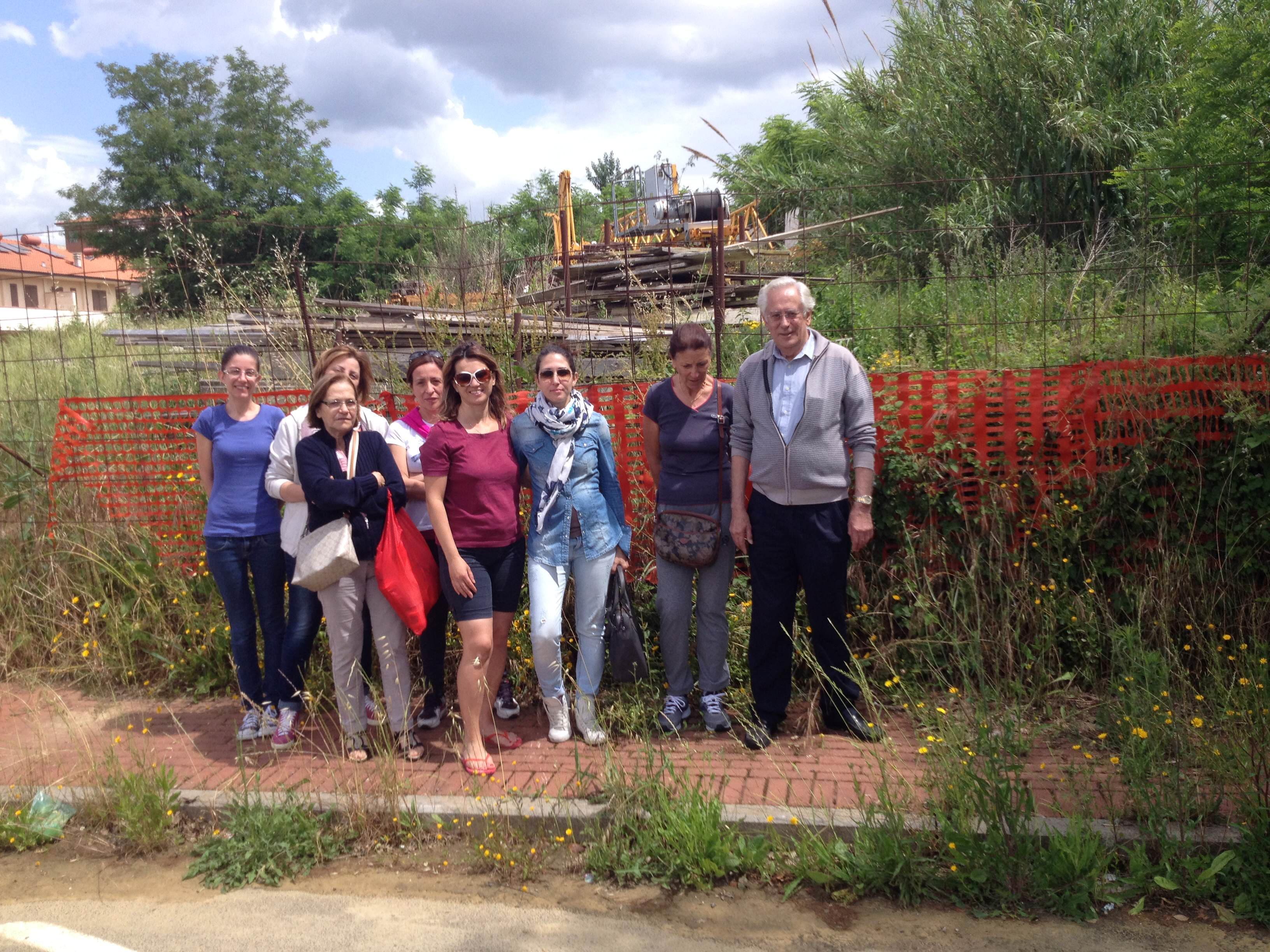 Cintolese, erbacce, topi e serpenti al posto del giardino 