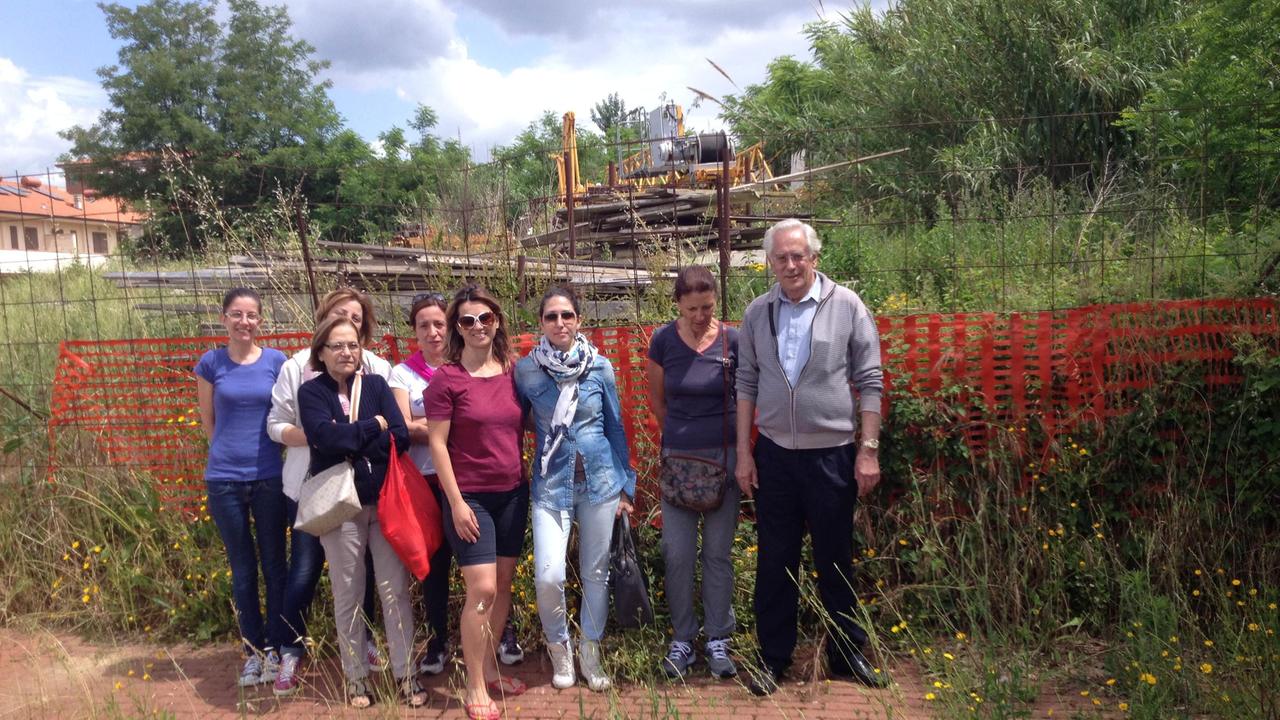 Cintolese, erbacce, topi e serpenti al posto del giardino