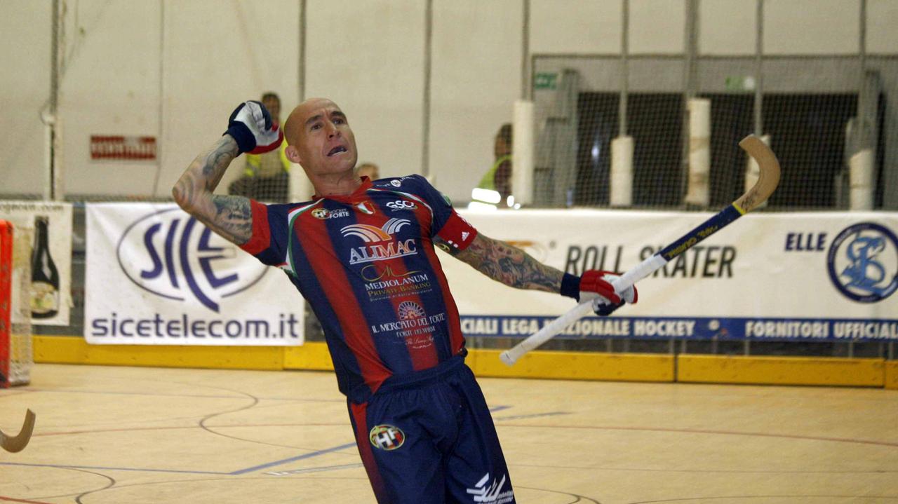 Pedro Gil (Forte dei Marmi) dopo un gol