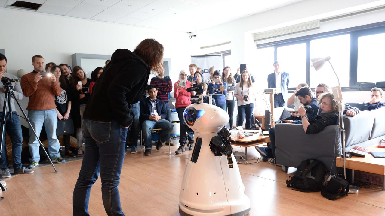 Uno dei robot socialmente utili inventati e presentati a Peccioli