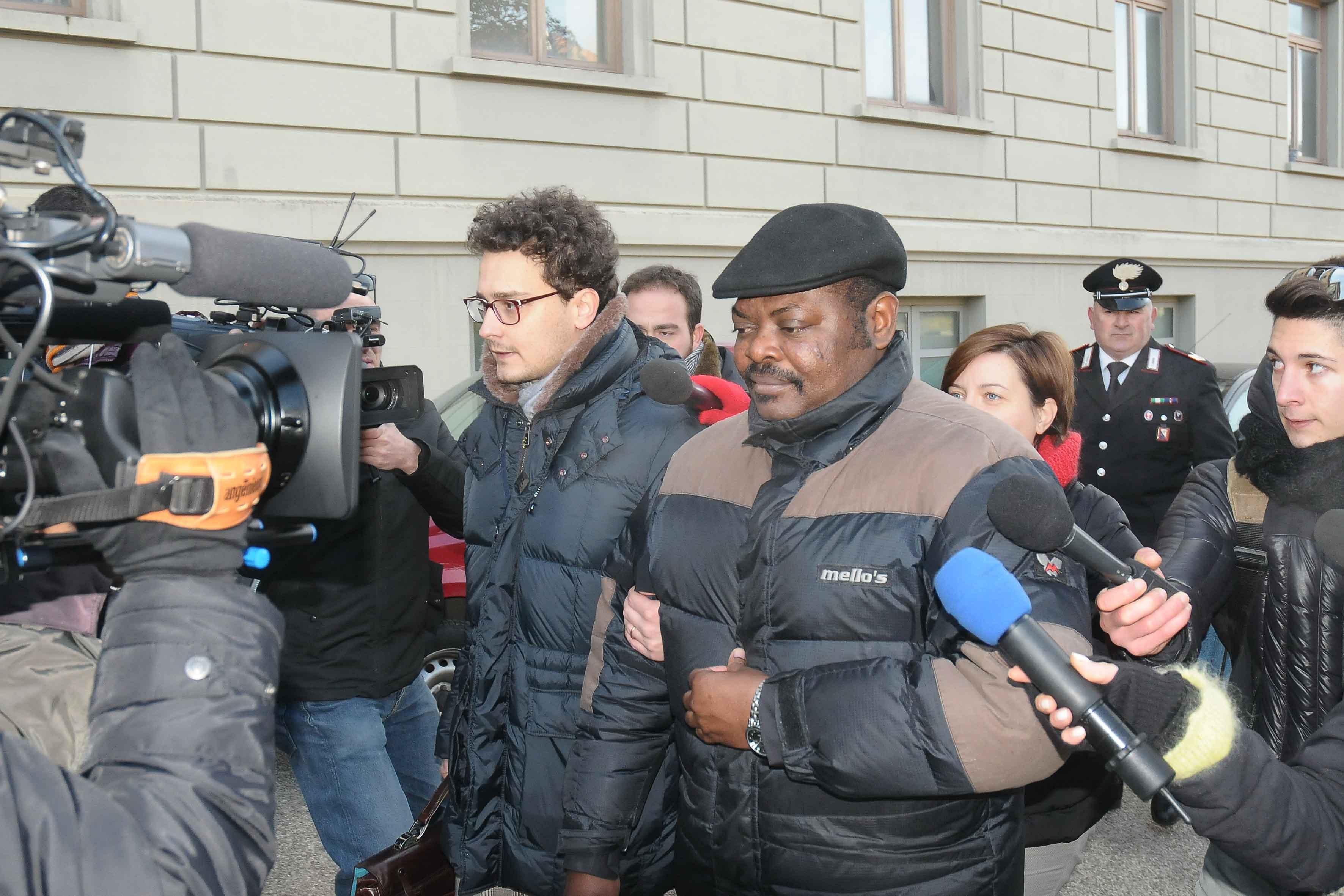 Padre Gratien, ancora in carcere