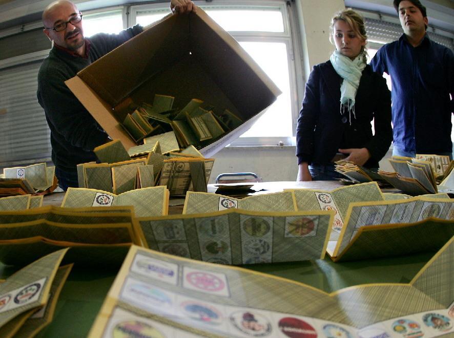 Caccia al voto su Iva, cinesi e... Gaber 