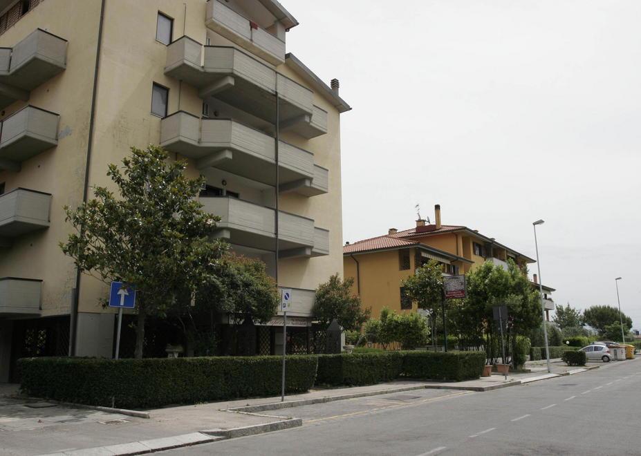 Guerra tra sfruttatori per il possesso delle lucciole 