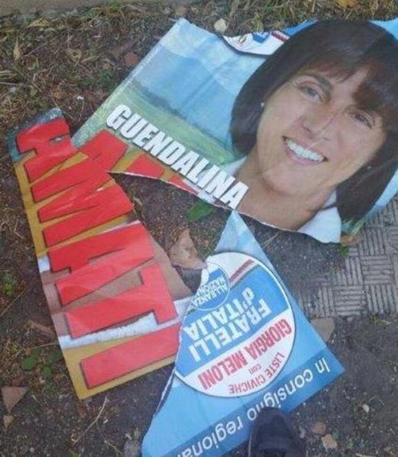 Manifesti elettorali di Fdi strappati in due paesi