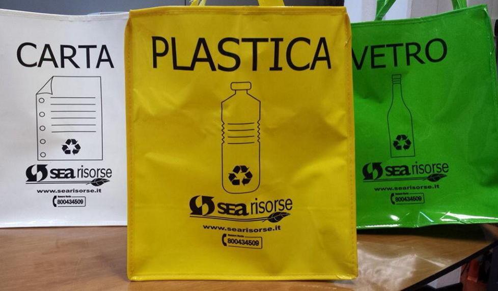 Via i cassonetti in Darsena arrivano le isole ecologiche 