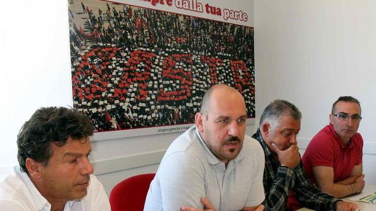 Un bus su tre fermo in deposito per guasto
