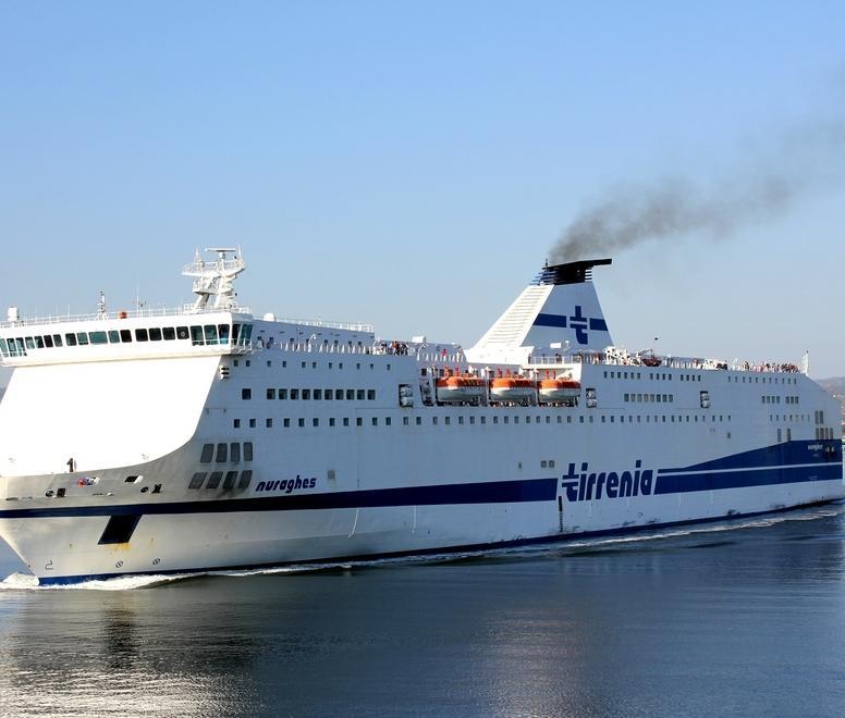 Tirrenia: «Si media, lo sblocco dei traghetti è più vicino»