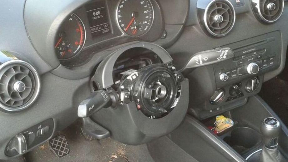 Ancora un’auto saccheggiata
