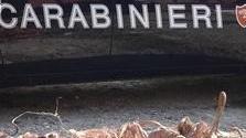 Ruba spezzoni di cavi di rame in un cantiere poi li nasconde sull’auto di una donna