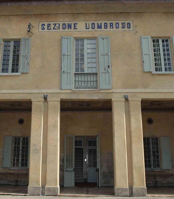 Nell’ex manicomio di Reggio dove dipinse cento autoritratti