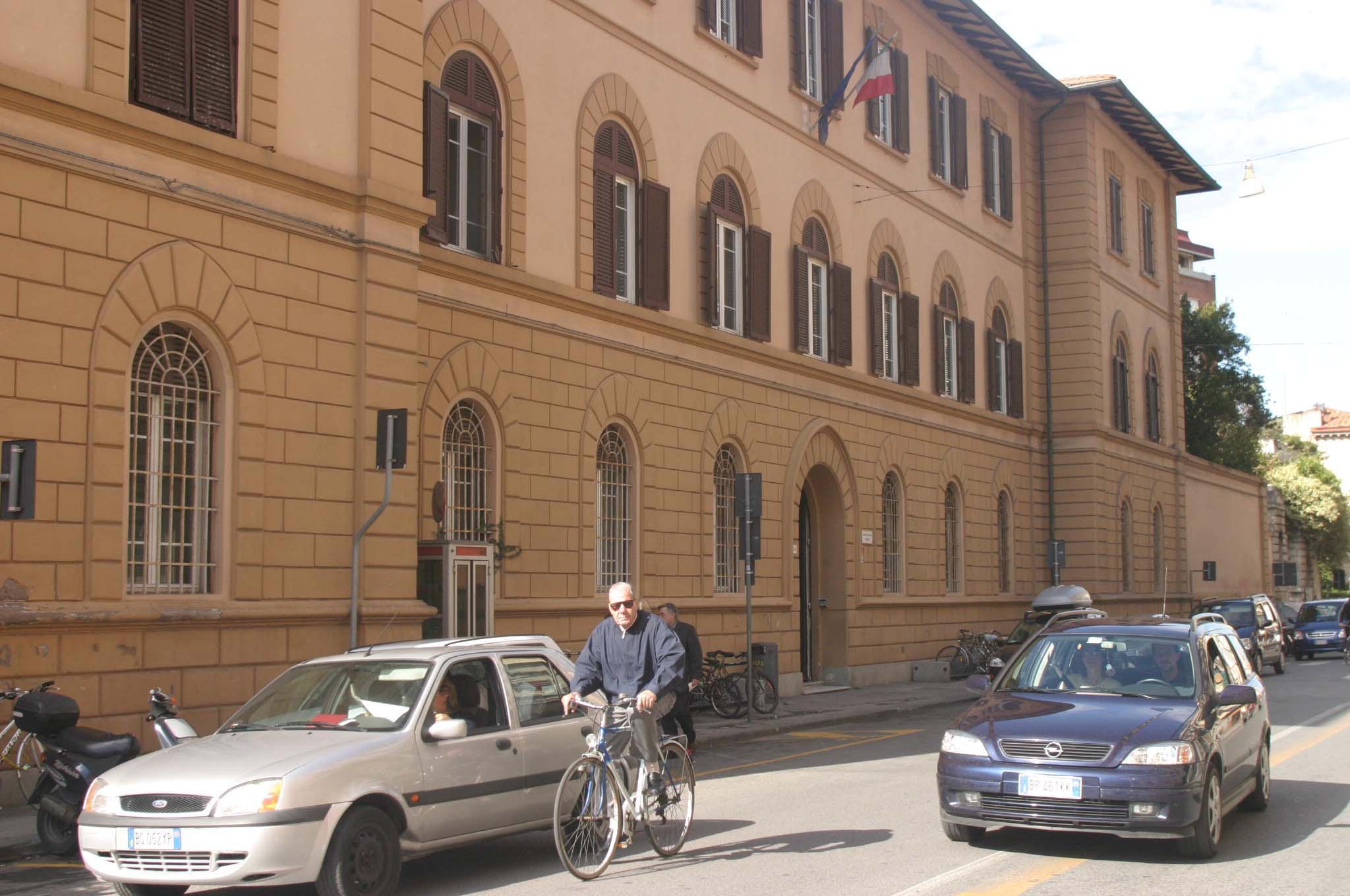 Gli uffici di via Marradi dove un'impiegata è stata colpita da un infarto ed è stata salvata da due colleghi prima dell'arrivo decisivo dell'ambulanza della Svs