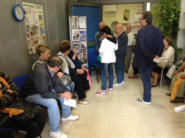 Contribuenti in coda all'Urp per chiedere informazioni sulla Tasi