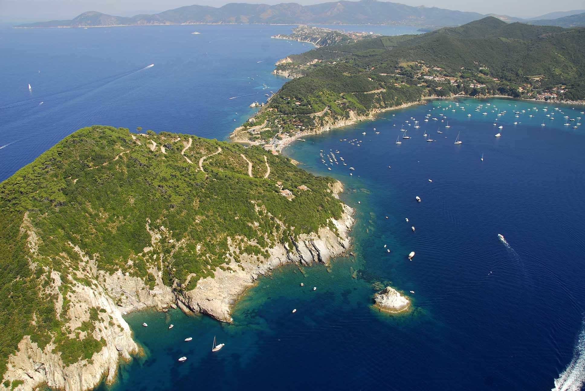 L'Enfola e la costa di Portoferraio (foto di Gio' Di Stefano)