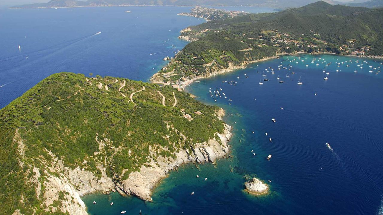 L'Enfola e la costa di Portoferraio (foto di Gio' Di Stefano)