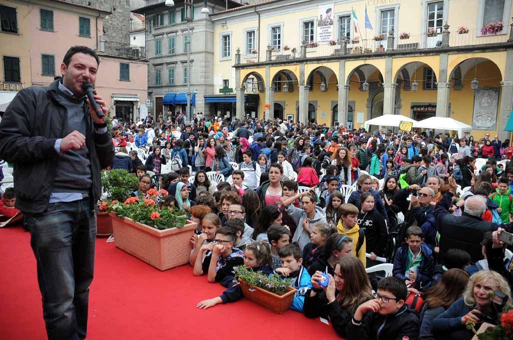 Robertoi Bratti e la platea del Bancarellino