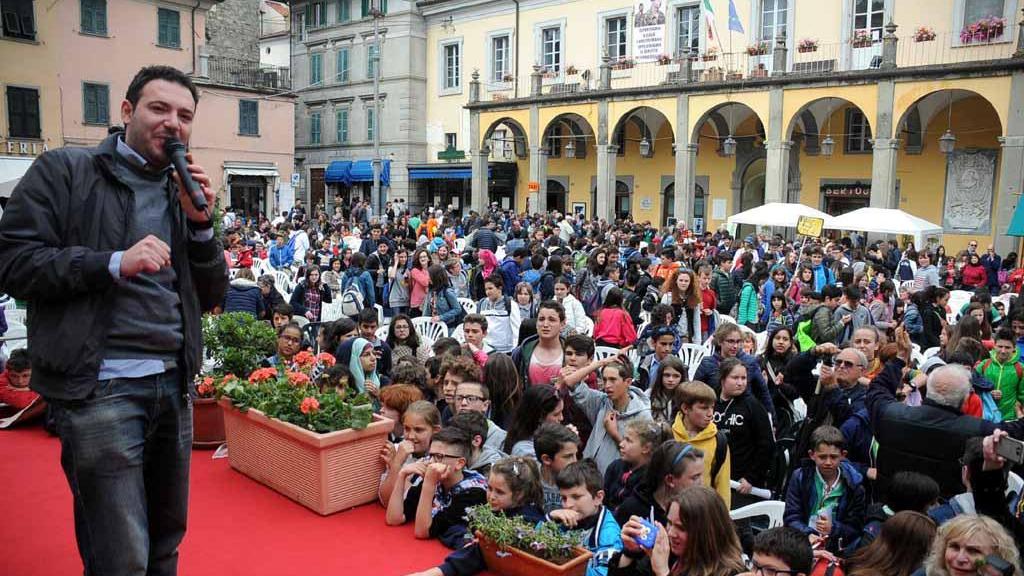 Robertoi Bratti e la platea del Bancarellino