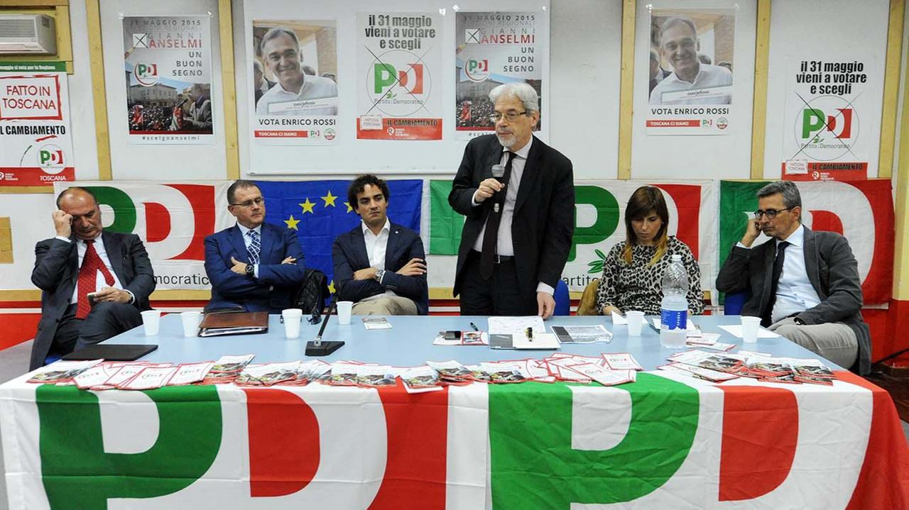 L’intervento di Claudio De Vincenti all’incontro organizzato dal Pd (foto Paolo Barlettani)