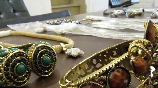 Smantellato l’ingrosso dei bijoux nocivi