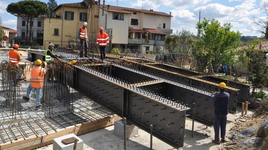 Riapre in anticipo il ponte sull’Egola