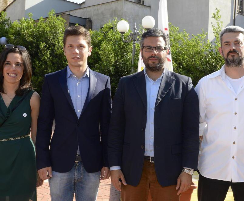 Se la pizza la serve il deputato 