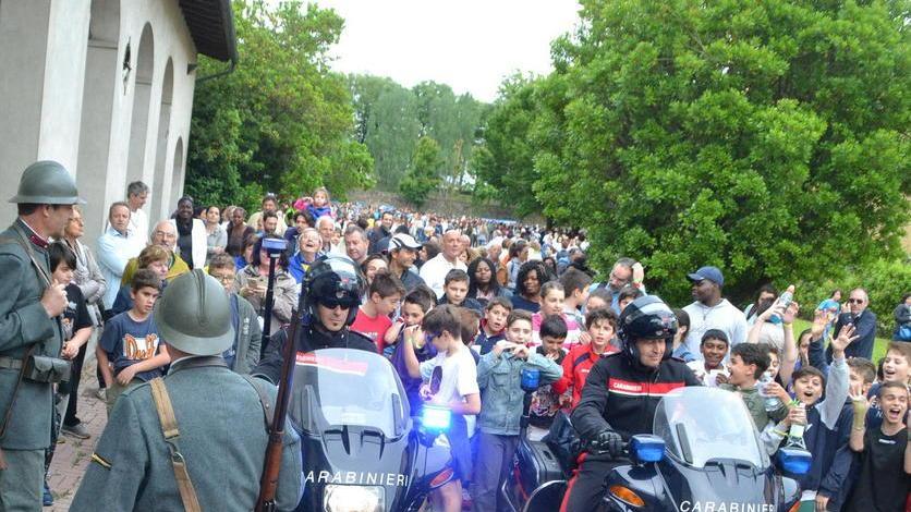 Centinaia di alunni alla festa delle scuole