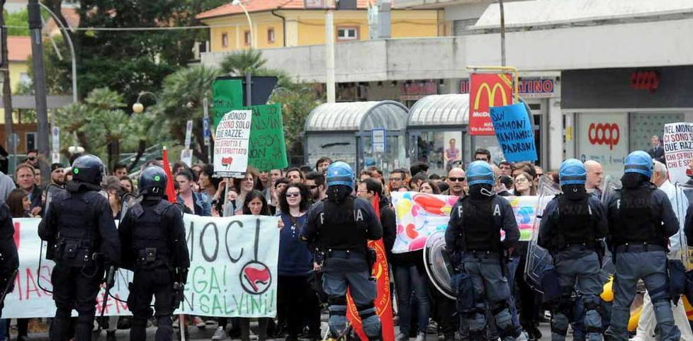 Ore 17: sfila il corteo contro la violenza 