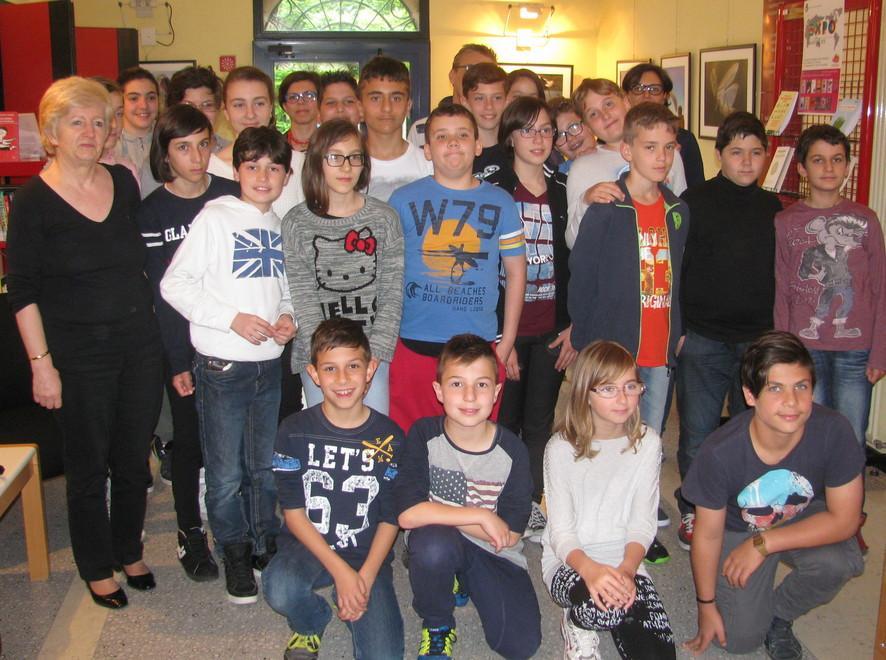 I ragazzi della scuola media protagonisti in biblioteca