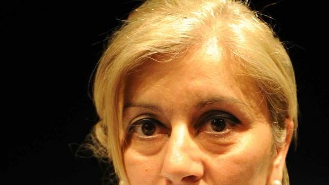 Scambio di identità e proposte hard candidata nel mirino