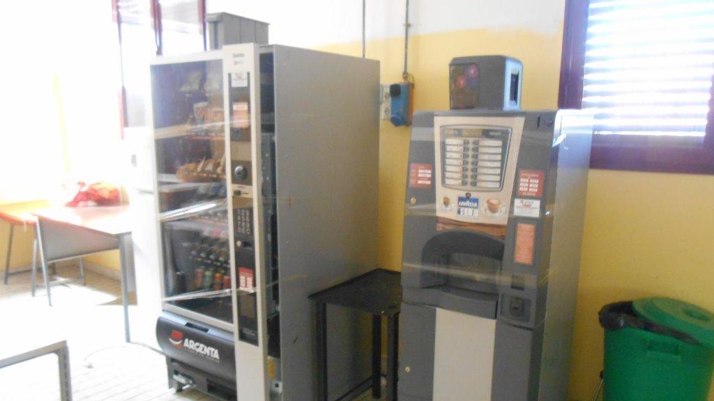 Ladri al Russell: svuotato un distributore automatico