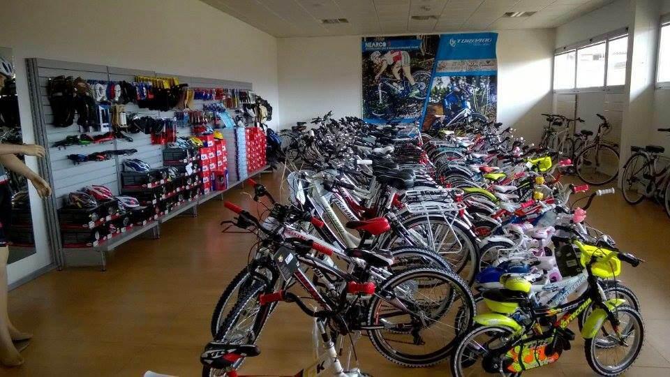 Una immagine dell'interno del negozio di Quarrata del Quality Bicycle