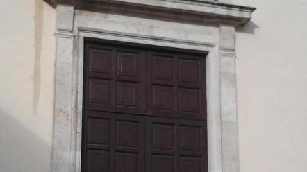 Profanata la chiesa I ladri rubano le ostie consacrate