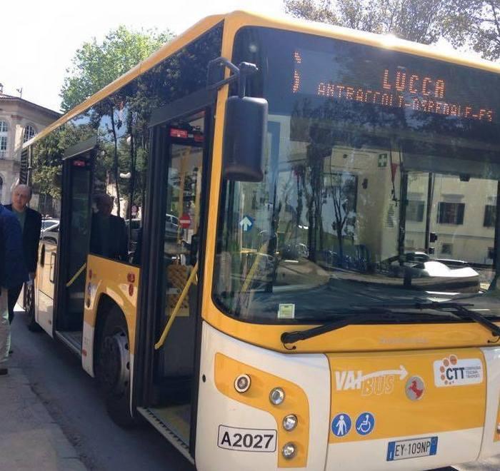 Niente più auto, ora alle riunioni si va con la navetta 