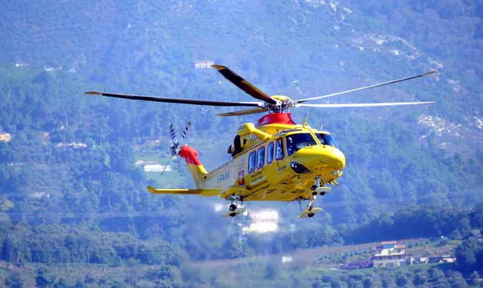 Anziano ferito nell’auto capovolta 