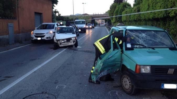 Le due auto coinvolte nell'incidente sulla via Bonellina (foto dai vigili del fuoco)