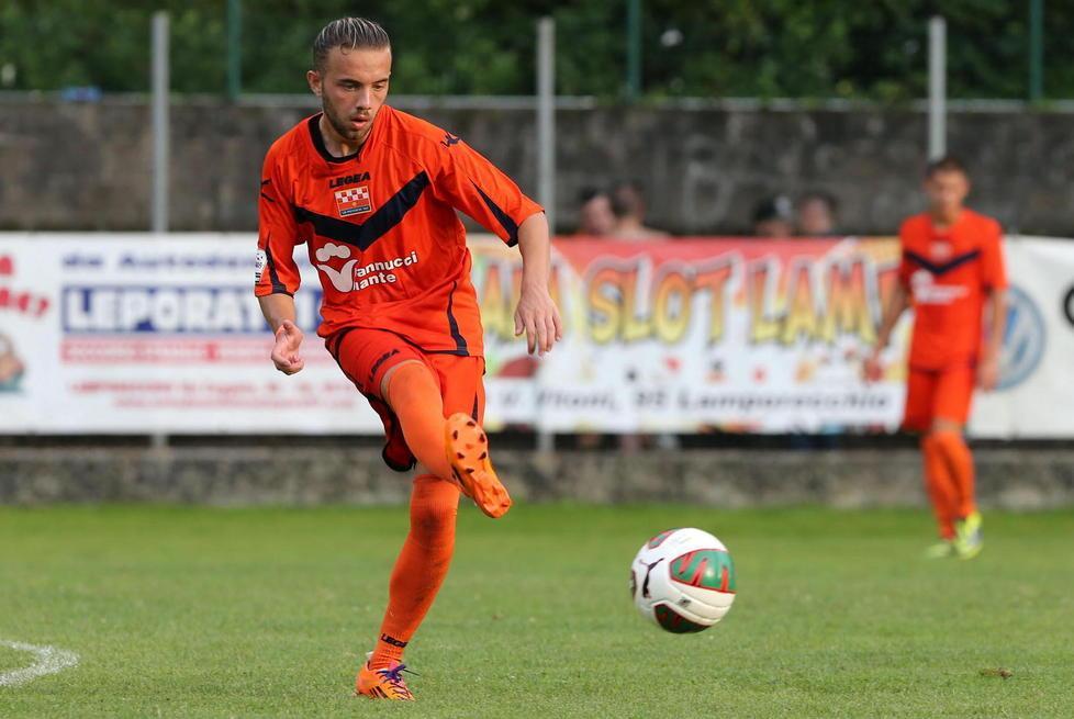 Domenico Mungo in azione con la maglia della Pistoiese (Foto Gori)