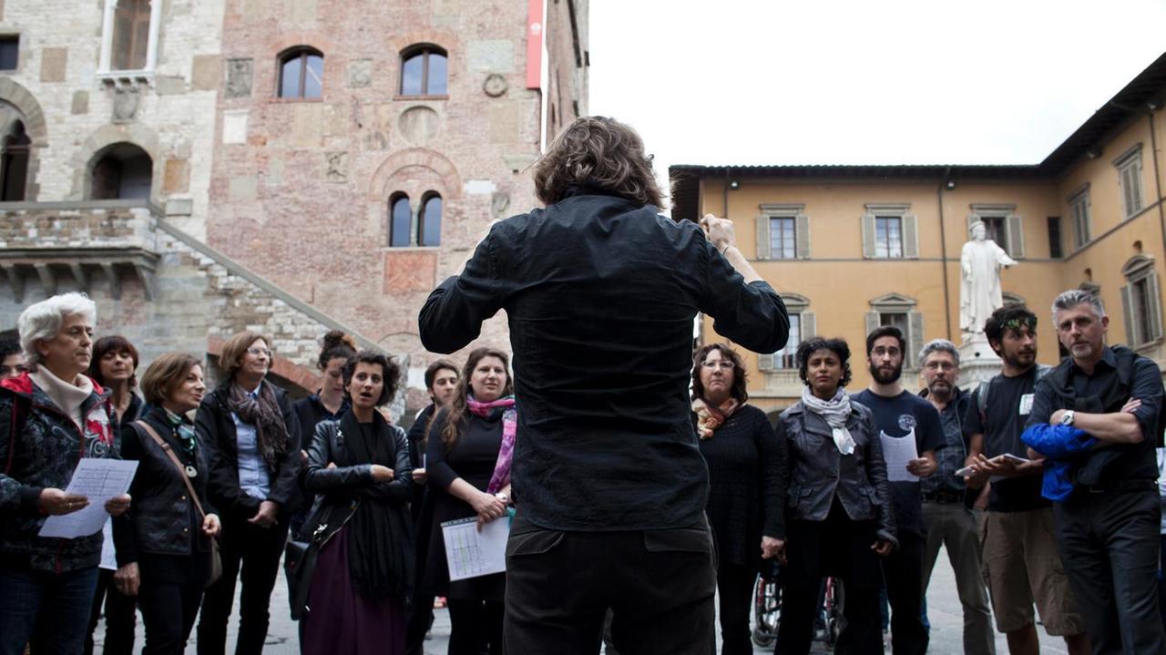 Il flash mob in piazza del Comune