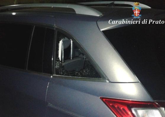 L'auto col vetro sfondato