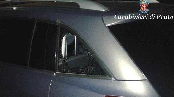 L'auto col vetro sfondato