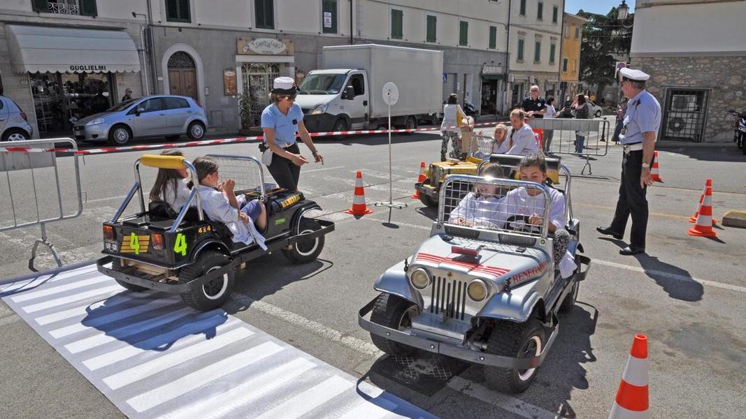 Una prova in strada alla Giornata della sicurezza (f. Falorni)