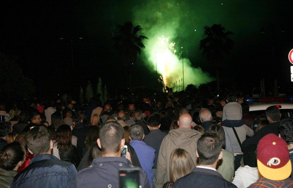 In migliaia a Forte con il naso all’insù 