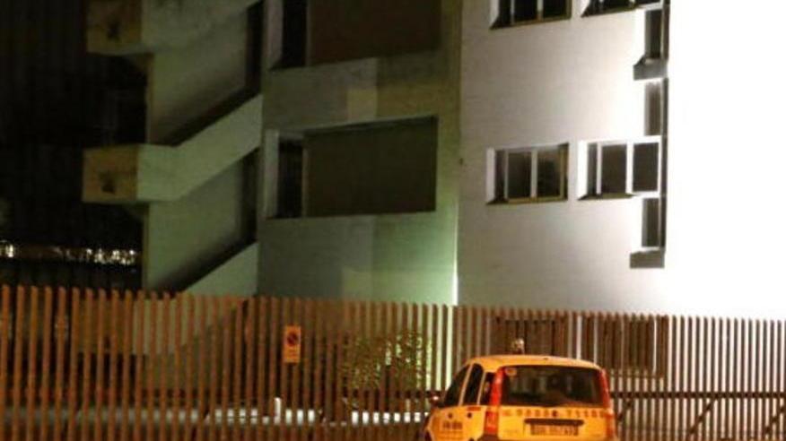 Si spara all’addome, grave vigilante