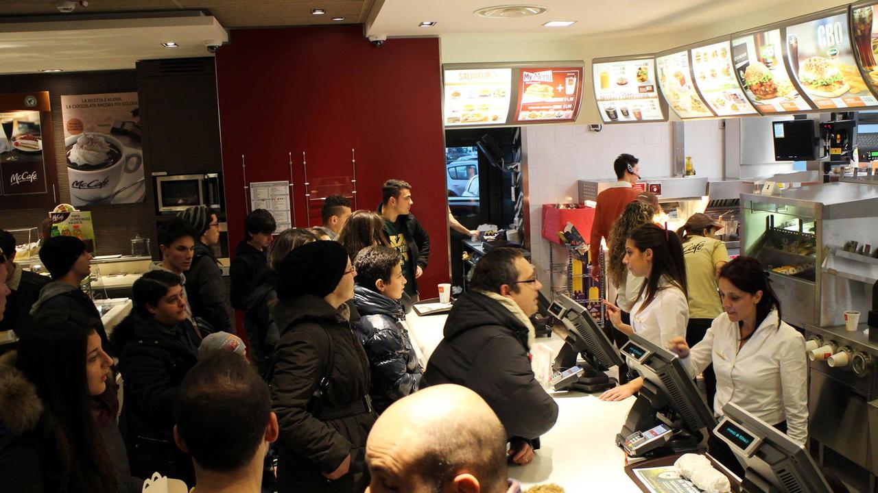 Lavoro, McDonald’s rilancia: 950 posti in Italia entro la fine dell’anno