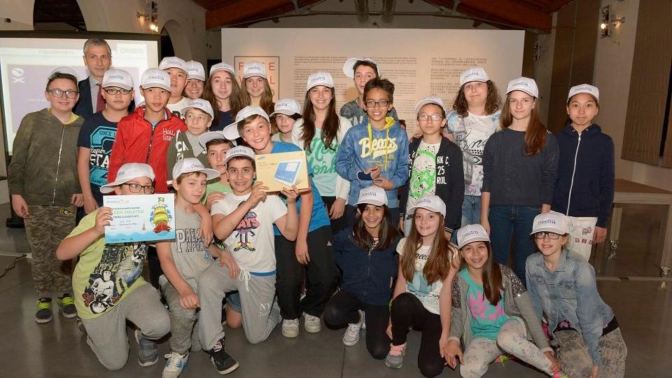 1B Salvemini La Pira Montemurlo premiata da Nicola Moschillo direttore di Estra Energie
