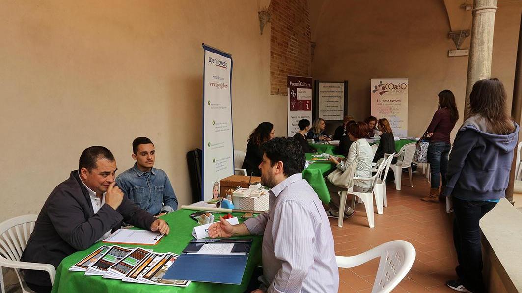 Uno dei tavoli della "Bussola del lavoro" al Cenacolo degli Agostiniani (Foto Agenzia Carlo Sestini)