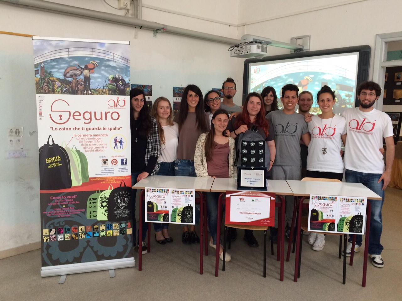 Gli studenti presentano lo zaino Seguro